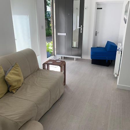 1-Bedroom Apartment Next To University Алланский Бридж Экстерьер фото